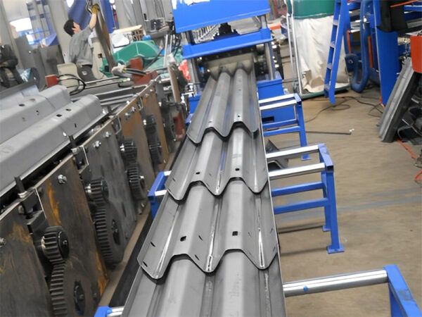 ⁦Three waves highway guardrail machine⁩ - الصورة ⁦3⁩